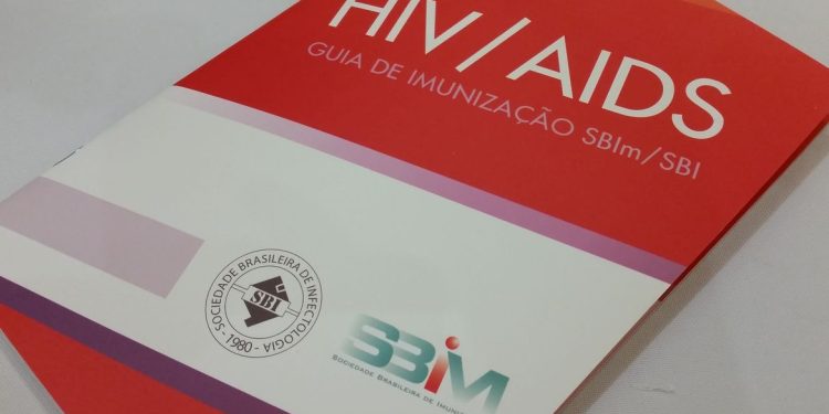 Saúde: Geriatra chama atenção para aumento de casos de HIV em idosos