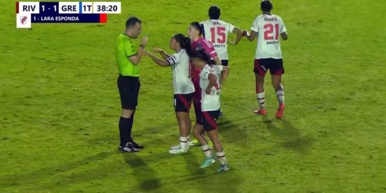 São Paulo: Jogadoras do River Plate são presas por racismo durante jogo