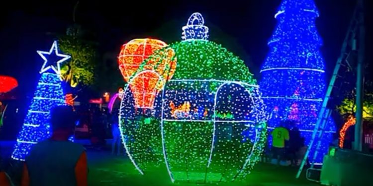 Piúma: Já é Natal na Praça Dona Carmem