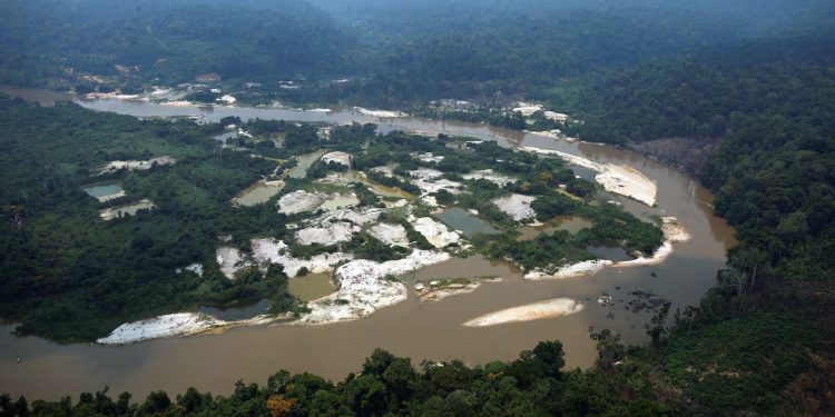 Brasil: Mineração indígena complica combate ao ouro ilegal