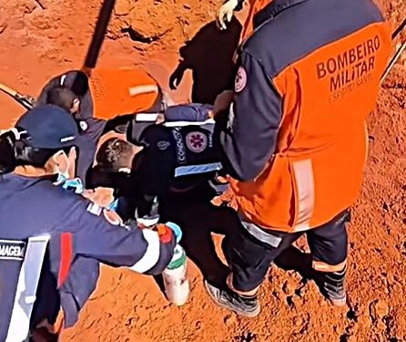 Guarapari: Trabalhador é resgatado por helicóptero após ser soterrado em obra