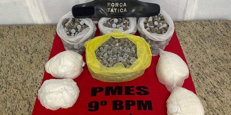 Safra: Operação policial apreende drogas em abordagem a ônibus