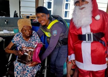 Guarapari: PM apoia entrega de doações a famílias carentes e idosos