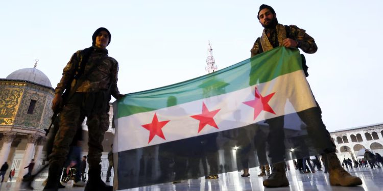Síria: Rebeldes trabalham para formar governo e restaurar a ordem após a queda de Assad