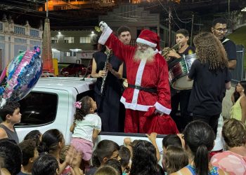 Rio Novo do Sul: Chegada do Papai Noel encanta no ‘Natal na Praça’