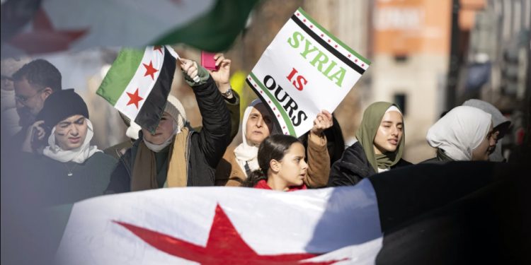 Oriente Médio: Rebeldes sírios declaram Damasco “livre” e dizem que Assad fugiu