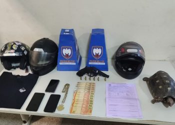 Guarapari: Polícia Militar recupera veículo roubado, apreende arma e conduz suspeitos à delegacia