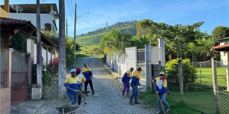 Alfredo Chaves: Prefeitura faz mutirões de limpeza nas comunidades rurais