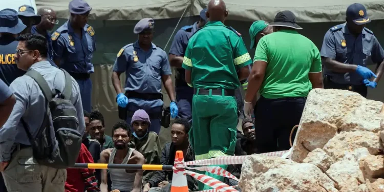 África do Sul: Número de mortos em mina de ouro clandestina sobre para 78