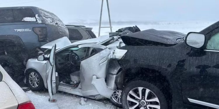 Cazaquistão: Mau tempo causa engavetamento gigantesco com 95 veículos envolvidos