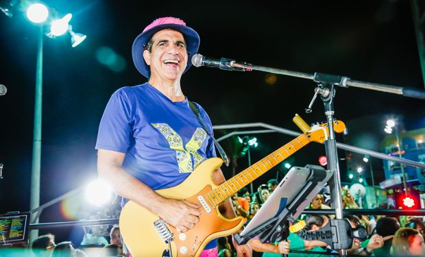 Piúma: Durval Lelys vai agitar o Carnaval 2025