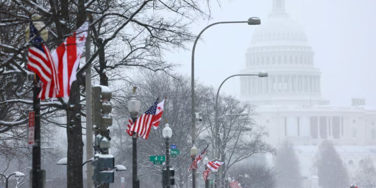 EUA: Primeira grande tempestade de inverno atinge Centro e Costa Leste