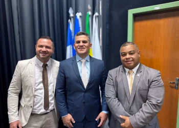 Piúma: Paulo Cola e Pastor Ezequias tomam posse para novo mandato
