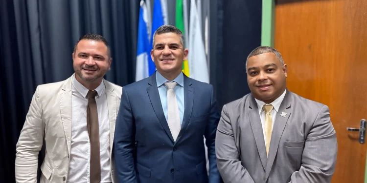 Piúma: Paulo Cola e Pastor Ezequias tomam posse para novo mandato