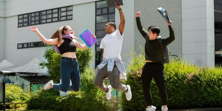 Espírito Santo: Governo do Estado prorroga inscrições do Nossa Bolsa 2025