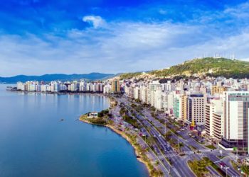 Turismo: Florianópolis e Brasília estão entre os destinos globais em alta para 2025