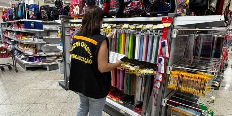 Espírito Santo: Pesquisa do Procon aponta diferença superior a 400% nos preços de materiais escolares