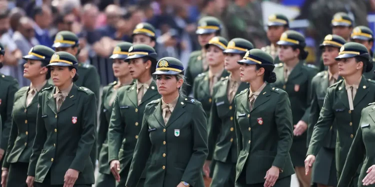 Brasil: Sete mil mulheres se alistam no serviço militar em 2 dias