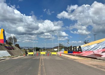 Venezuela: Governo venezuelano reabre fronteira com o Brasil e paralisa exercício militar