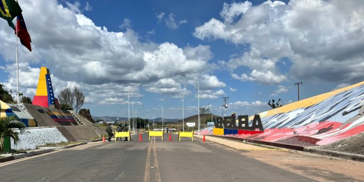 Venezuela: Governo venezuelano reabre fronteira com o Brasil e paralisa exercício militar