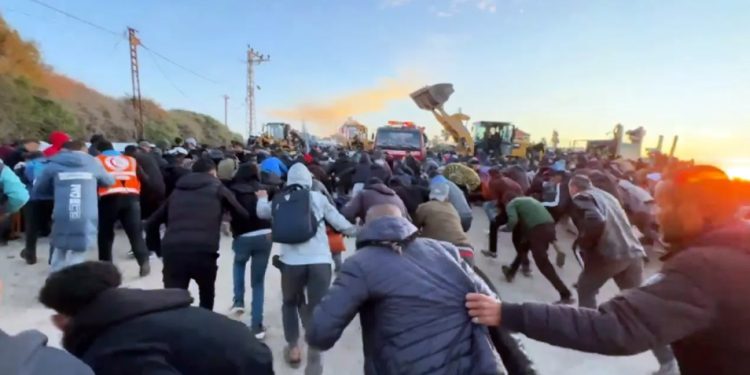 Oriente Médio: Israel impede volta de palestinos ao norte de Gaza após soltura de reféns