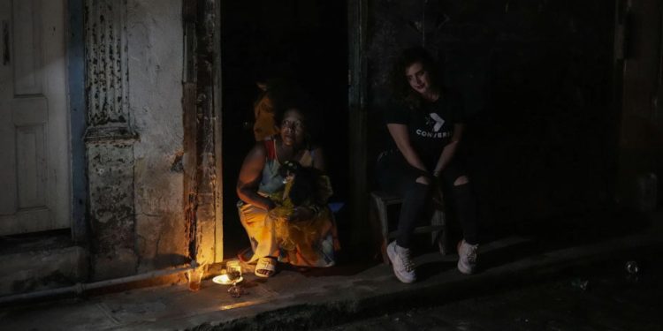 Cuba: Governo suspende atividades não essenciais devido a crise elétrica