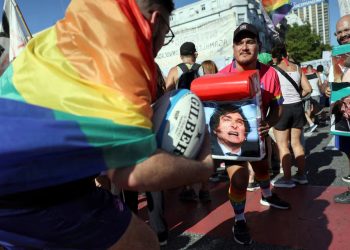 Argentina: Governo proibirá terapia hormonal para crianças trans