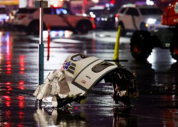EUA: Pequeno avião de evacuação médica cai na Filadélfia com criança e outras 5 pessoas a bordo