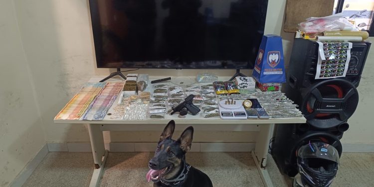 Guarapari: 10º BPM intensifica o combate ao tráfico e apreende drogas e arma