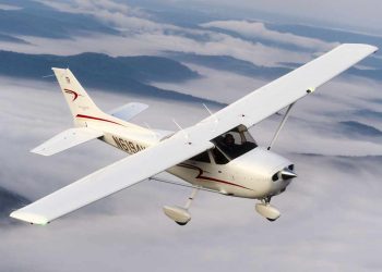 EUA: Dois aviões de pequeno porte colidem no ar deixando um morto