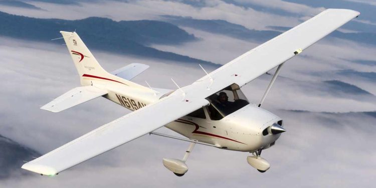 EUA: Dois aviões de pequeno porte colidem no ar deixando um morto