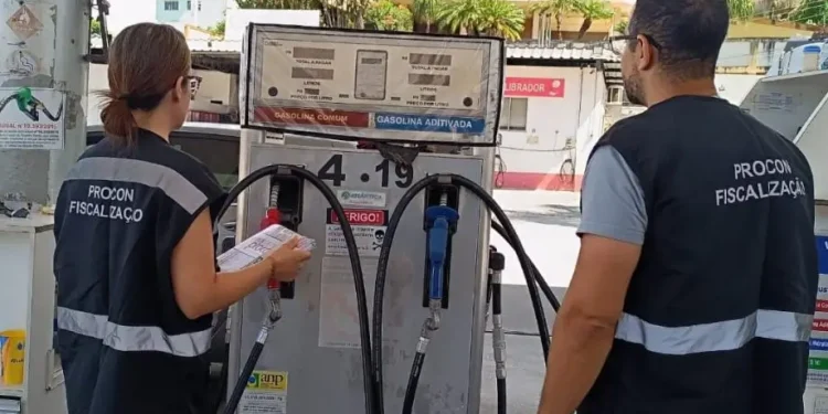 Cachoeiro de Itapemirim: Procon percorre postos de combustíveis para coibir irregularidades