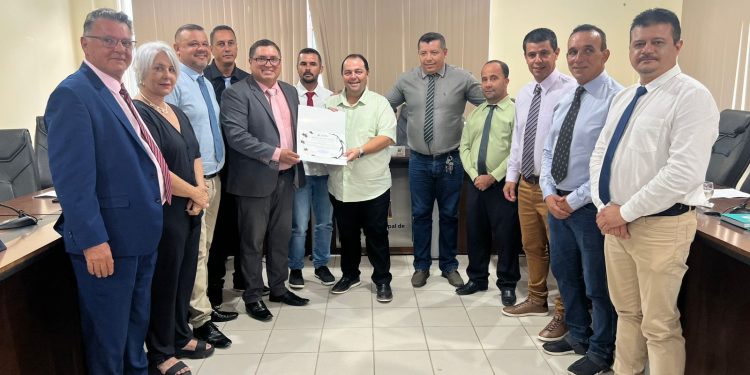 Câmara de Anchieta: Homenagens marcam o início das atividades legislat