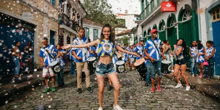 Turismo: Carnaval de 2025 deve garantir R$ 12 bilhões em faturamento e 32 mil empregos temporários