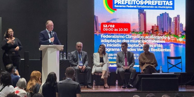 Espírito Santo: Governador Casagrande discute adaptação às mudanças climáticas em Encontro de Novos Prefeitos