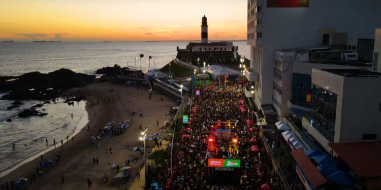 Brasil: Carnaval deve atrair mais de 53 milhões de pessoas em todo o país