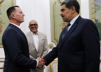 Mundo: Enviado dos EUA deixa Venezuela com seis americanos após reunião com Maduro