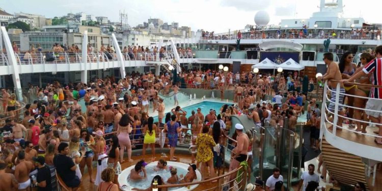 Turismo: Folia em cruzeiros devem atrair mais de 50 mil pessoas neste Carnaval