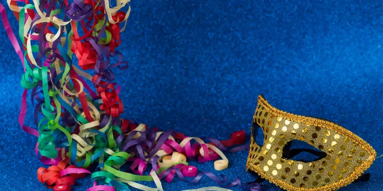 Economia: Bebidas alcoólicas, máscaras e fantasias são os produtos campeões de impostos no Carnaval
