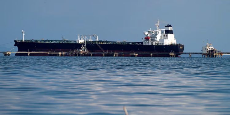 EUA: Trump cancela licença de petróleo da Chevron na Venezuela