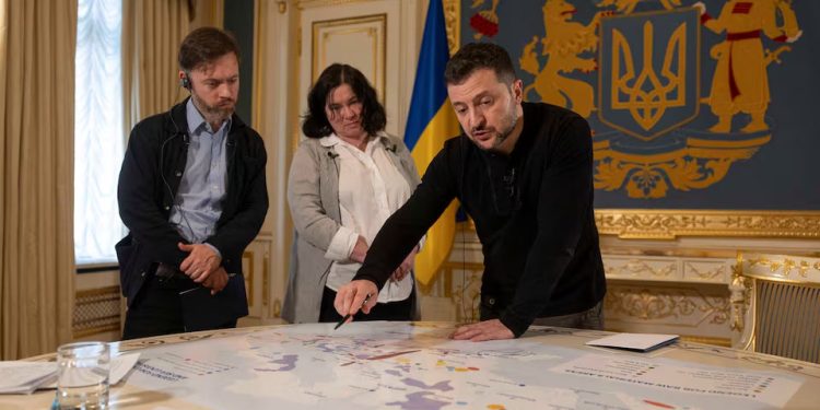 Ucrânia: Zelenskiy oferece parceria mineral a Trump dizendo ‘Vamos fazer um acordo’