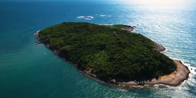 Itapemirim: A Ilha dos Franceses é um destino de águas transparentes e lendas curiosas