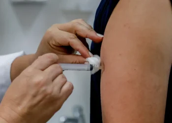 Brasil: Casos respiratórios graves seguem em alta após volta às aulas