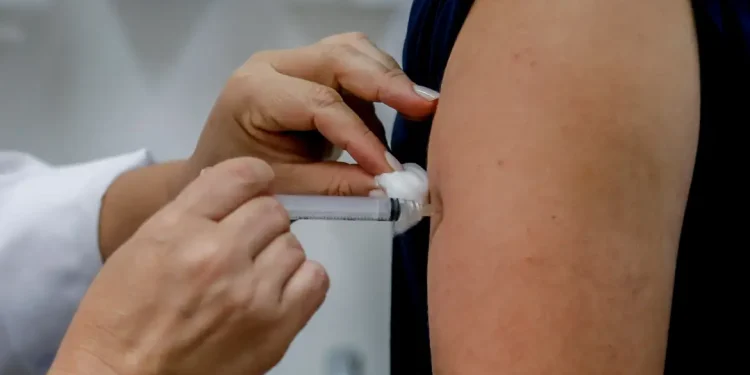 Brasil: Casos respiratórios graves seguem em alta após volta às aulas