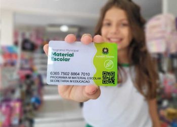 Alfredo Chaves: Quase dois mil alunos da rede municipal recebem auxílio material escolar