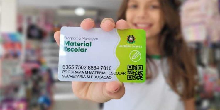 Alfredo Chaves: Quase dois mil alunos da rede municipal recebem auxílio material escolar