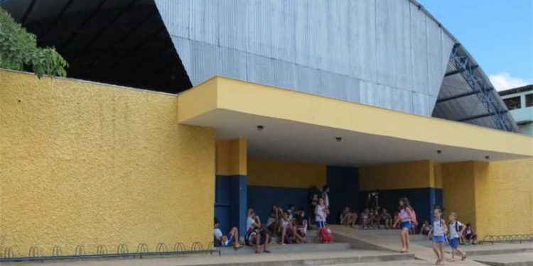 Alfredo Chaves: Prefeitura inicia aulas gratuitas de futsal, handebol, futebol e vôlei
