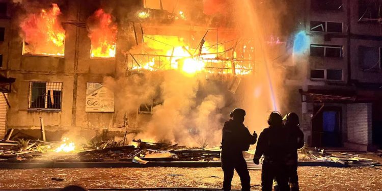 Guerra: Ataque com mísseis russos na Ucrânia deixa pelo menos 14 mortos e 37 feridos