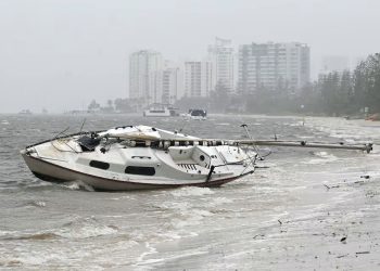 Austrália: Milhares estão sem energia elétrica enquanto a tempestade Alfred atinge Queensland