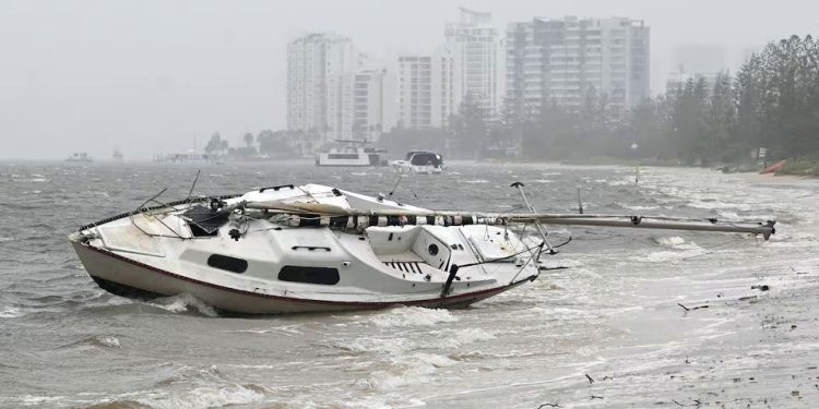 Austrália: Milhares estão sem energia elétrica enquanto a tempestade Alfred atinge Queensland